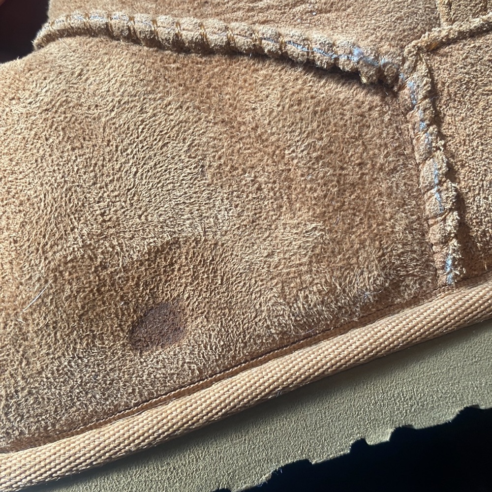 Uggs 2 - Picture 7 of 7